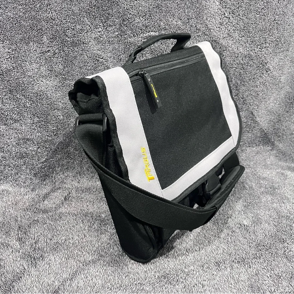 Targus CityGear II Hybrid Messenger Bag tablet small laptops unisex